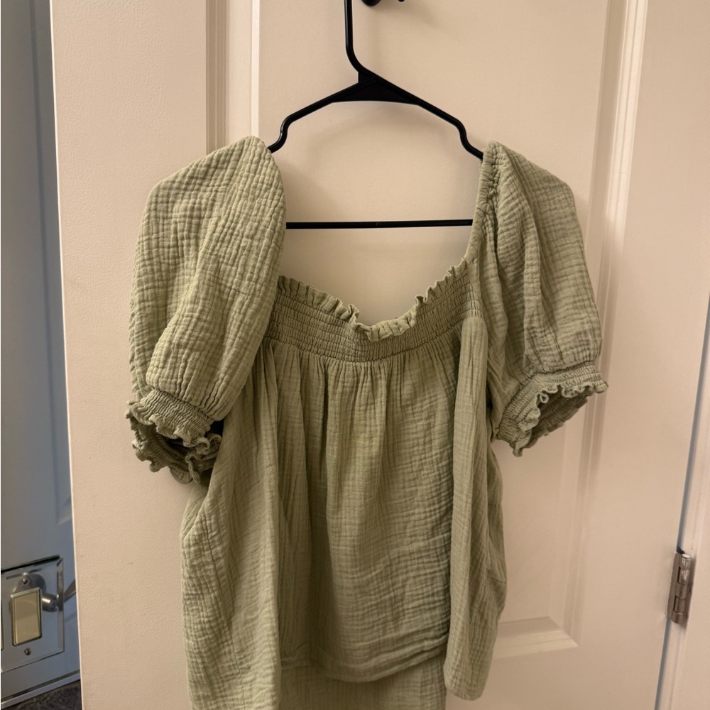 J Crew Green Puff Sleeve Women's Top